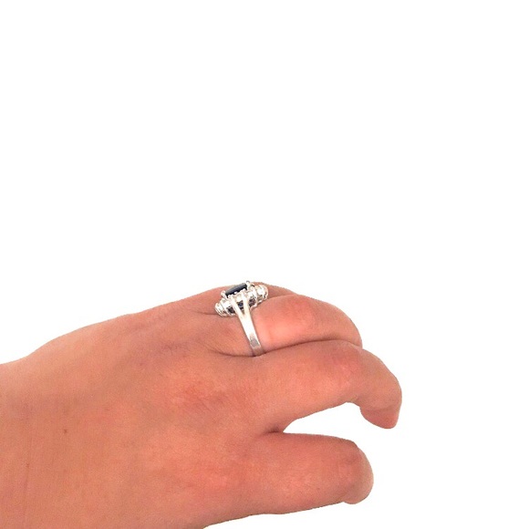 Gorgeous Sapphire Halo Costume Jewelry Ring NWOT - Picture 6 of 8